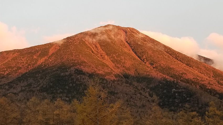 男体山