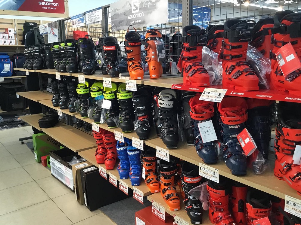 スキーブーツ　石井スポーツグループ 軽量＆高性能スキーブーツ｜石井スポ－ツ公式サイト。スキー