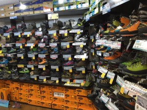登山靴売場 (1)