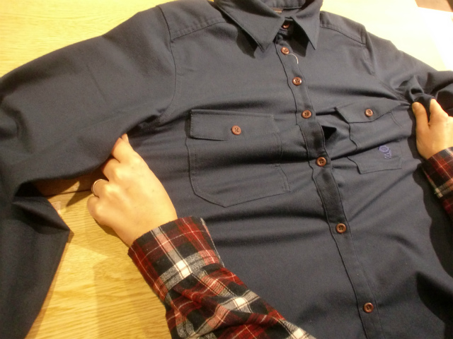 MHWのびるシャツ