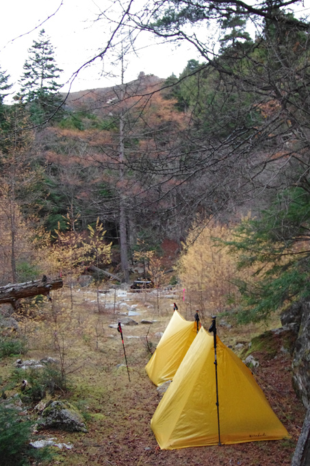 K5IP2634御室小屋跡から見る五丈岩s