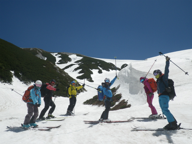 【長野店】　登山学校　残雪の立山滑り納め…