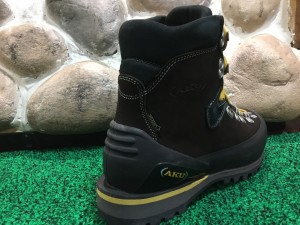 登山本店】 登山靴 大特価 AKU アイガープロGTX|石井スポ－ツ