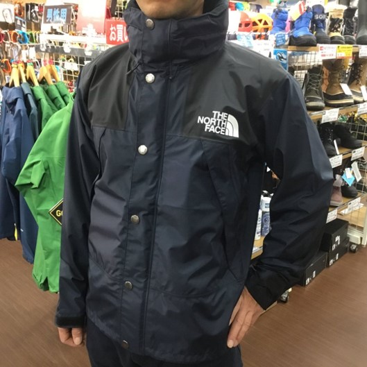 究極の街着！TNFマウンテンレインテック…