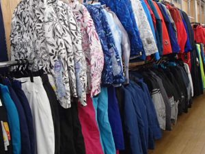 【甲府店】スキーウエアが店内に並びはじめ…