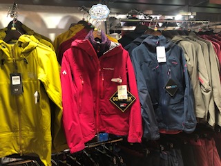 スキーウェア売り場広げました
