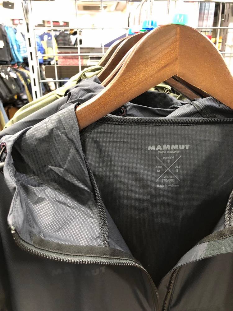 新宿西口店】マムートの薄手のジャケットのご紹介です。|石井 新宿西口店】マムートの薄手のジャケットのご紹介です。|石井