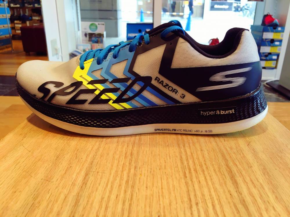【スケッチャーズ　ランニングシューズ入荷…