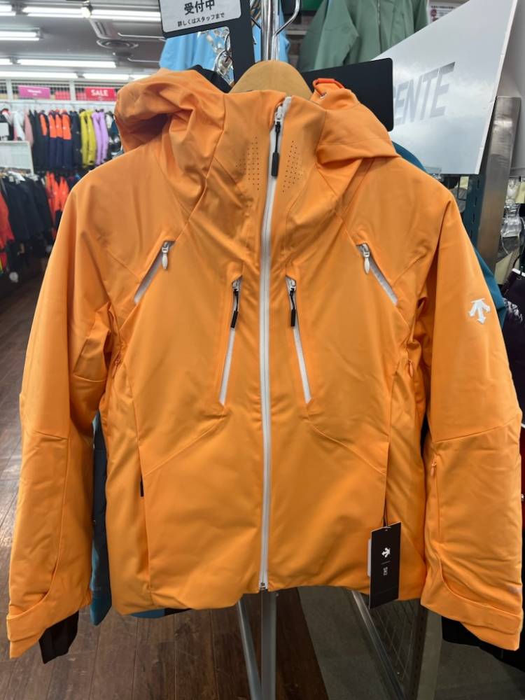 女性スキーヤー必見！！【新宿西口店】
