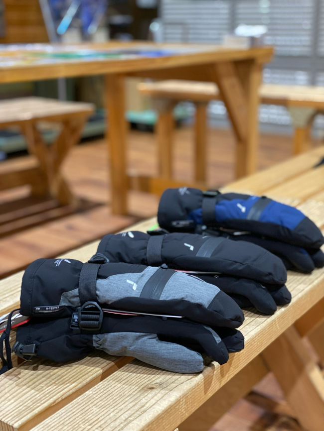 ジュニア用スキーグローブ、新商品入荷情報【札幌店】|石井スポ ジュニア用スキーグローブ、新商品入荷情報【札幌店】|石井スポ