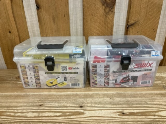 スキー場がオープンする前にホットワックス…