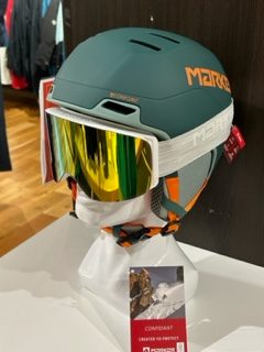 新しくゴーグルとヘルメットが入荷しました…