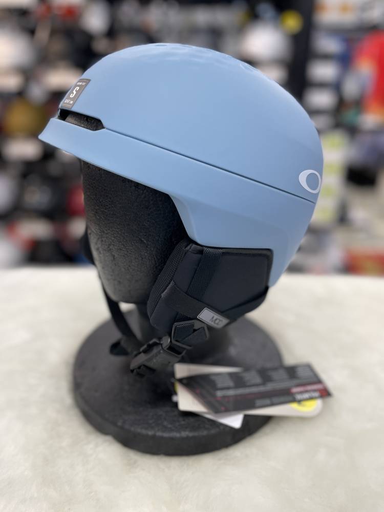 OAKLEYスキーヘルメットMOD3【カンダコンペカン】|石井スポ－ツ 公式 