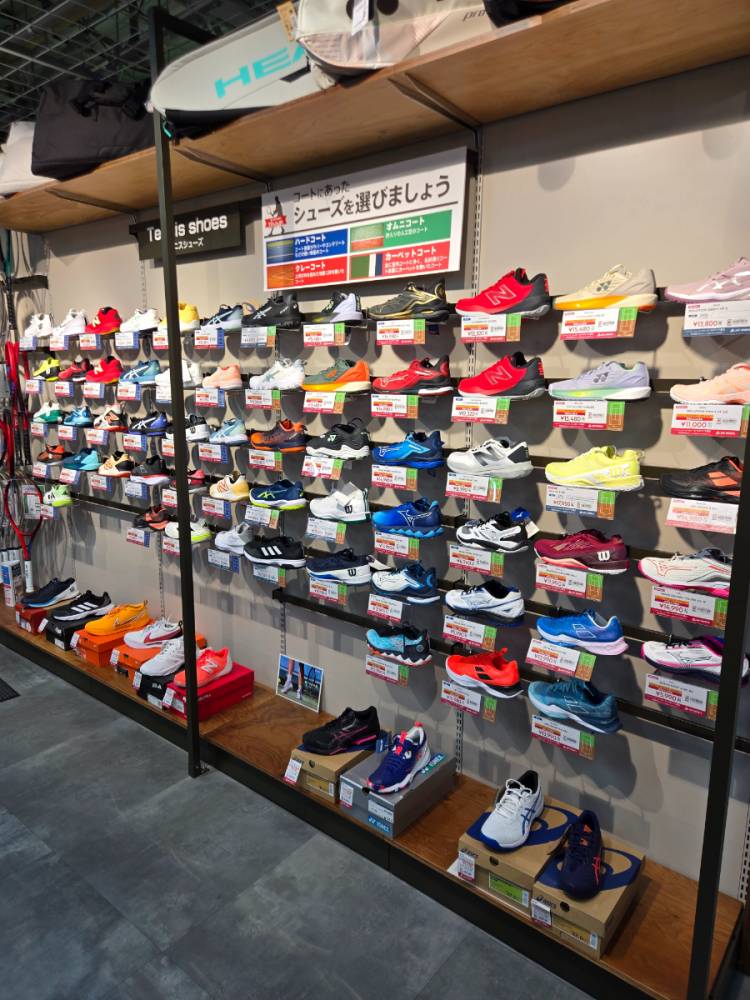 テニスシューズのお買い得品あります【アー…