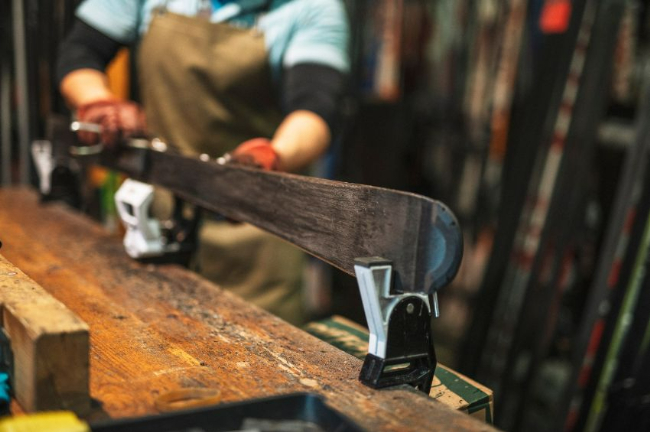 スキー店舗にてチューンナップ講習会開催し…